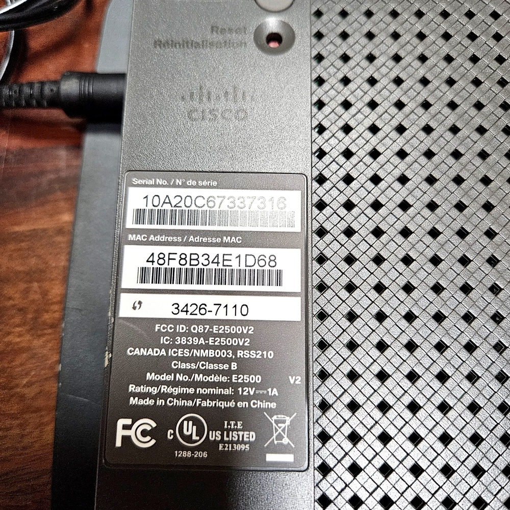 Cisco Linksys E2500 Black Wireless Router - Picture 4 of 6
